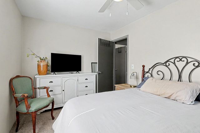 1315 E Ashford drive, Park City, KS 67219