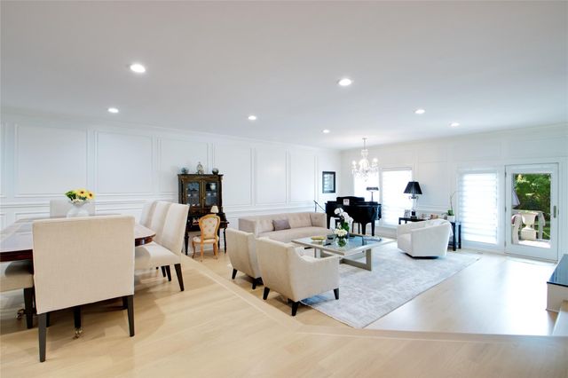 68 Bond Court, Manhasset, NY 11030