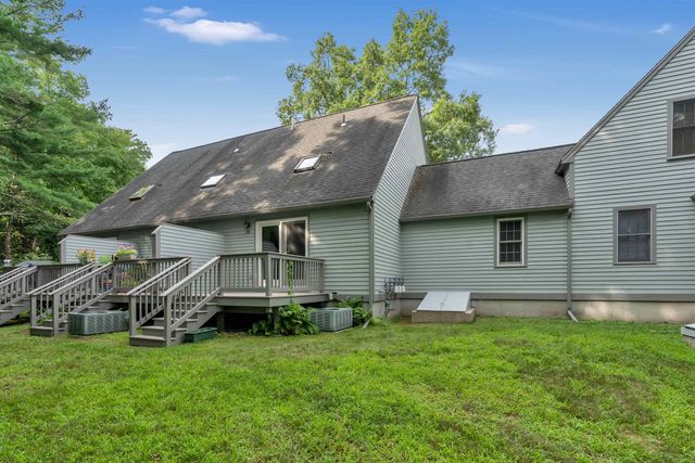 76 Glengarry Drive, Stratham, NH 03885