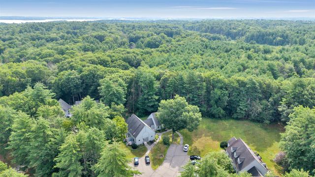 76 Glengarry Drive, Stratham, NH 03885