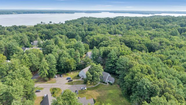 76 Glengarry Drive, Stratham, NH 03885