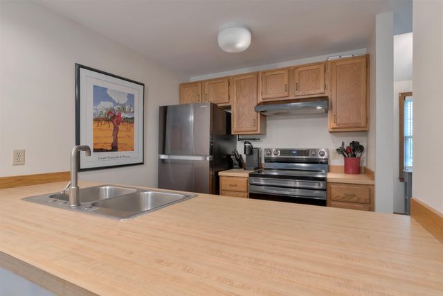 76 Glengarry Drive, Stratham, NH 03885