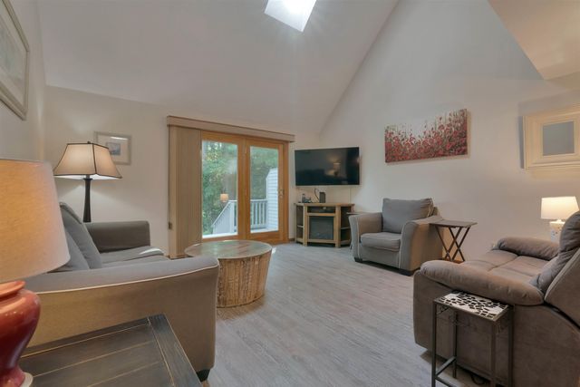 76 Glengarry Drive, Stratham, NH 03885