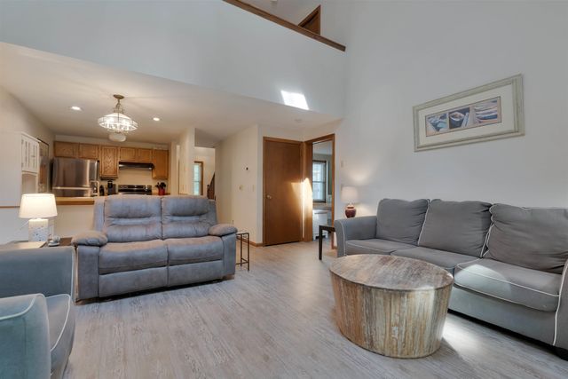 76 Glengarry Drive, Stratham, NH 03885