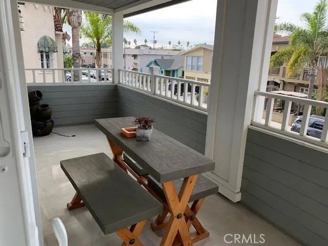 122 Roycroft Avenue C, Long Beach, CA 90803