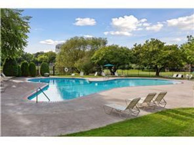 10840 Rockford Road 309, Plymouth, MN 55442