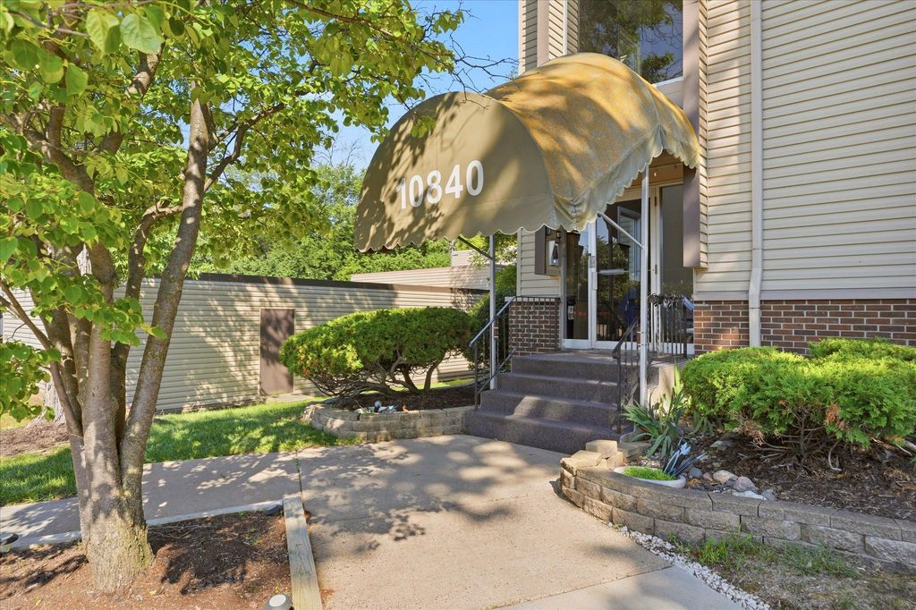 10840 Rockford Road 309, Plymouth, MN 55442