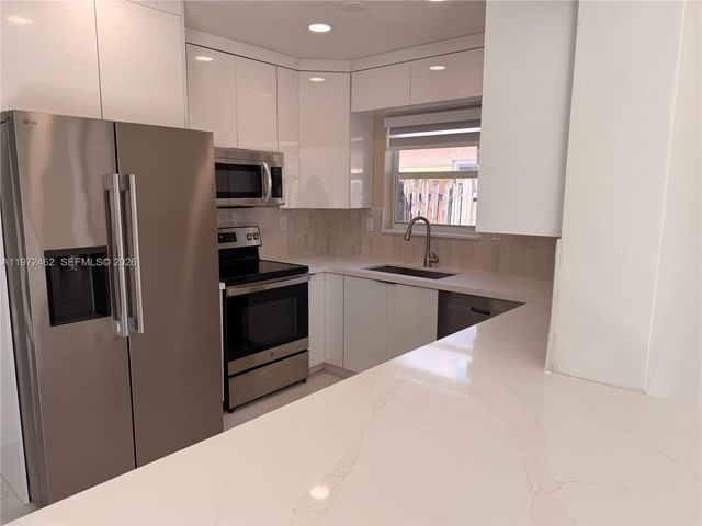 2813 Bahama Dr, Miramar, FL 33023