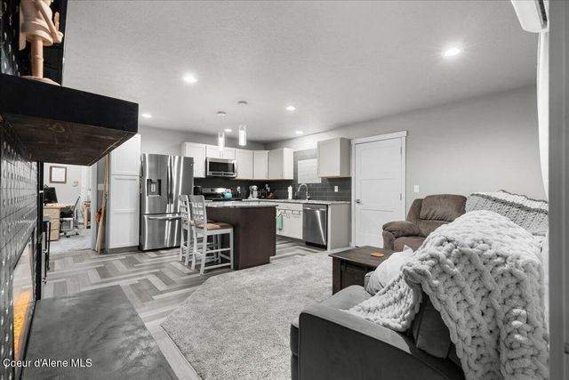172 Wyatt LN, Spirit Lake, ID 83869