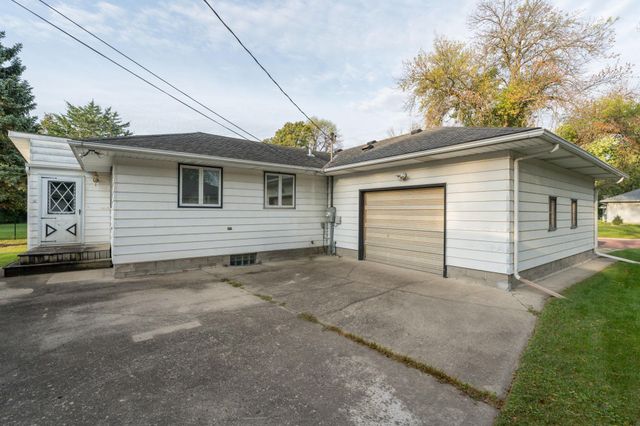 125 N Manitou Drive, Mankato, MN 56001