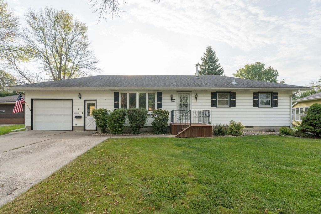 125 N Manitou Drive, Mankato, MN 56001
