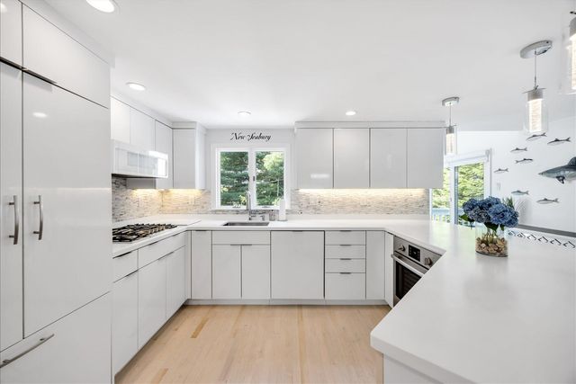 15 Periwinkle Lane, Mashpee, MA 02649