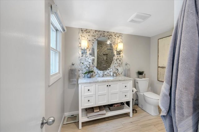 15 Periwinkle Lane, Mashpee, MA 02649