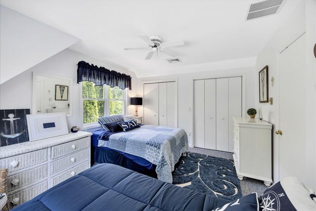 15 Periwinkle Lane, Mashpee, MA 02649