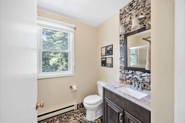 15 Periwinkle Lane, Mashpee, MA 02649