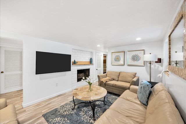 15 Periwinkle Lane, Mashpee, MA 02649