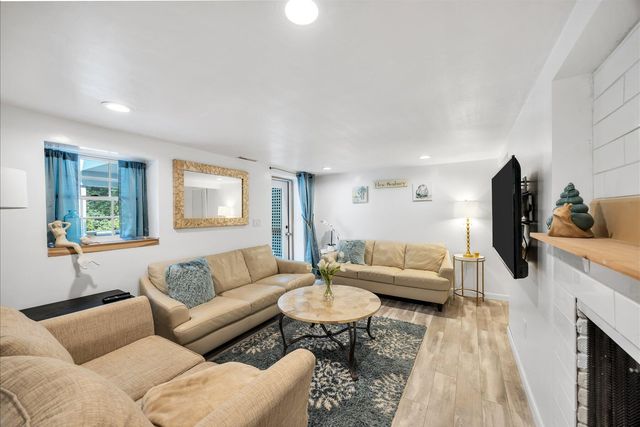 15 Periwinkle Lane, Mashpee, MA 02649