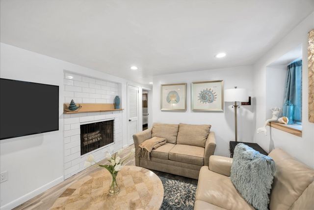 15 Periwinkle Lane, Mashpee, MA 02649