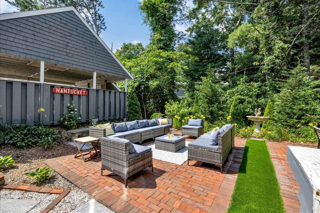 15 Periwinkle Lane, Mashpee, MA 02649