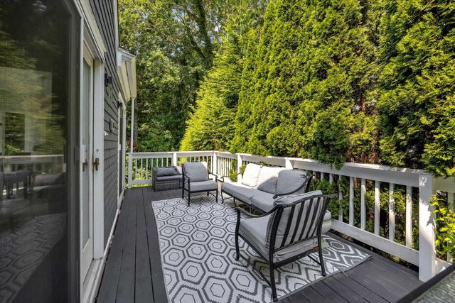 15 Periwinkle Lane, Mashpee, MA 02649