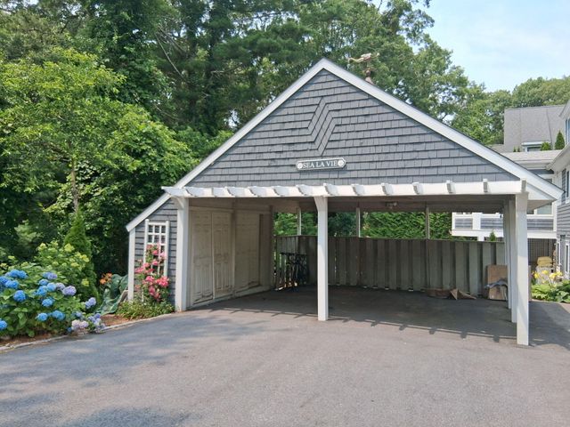 15 Periwinkle Lane, Mashpee, MA 02649