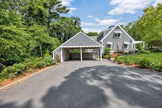 15 Periwinkle Lane, Mashpee, MA 02649