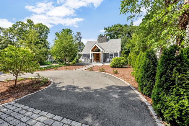 15 Periwinkle Lane, Mashpee, MA 02649