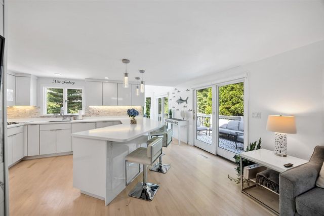 15 Periwinkle Lane, Mashpee, MA 02649