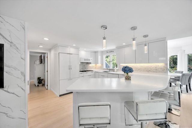 15 Periwinkle Lane, Mashpee, MA 02649