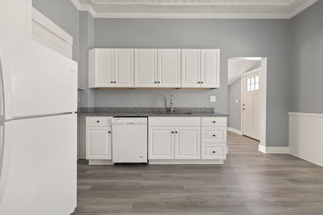 275 Market St B, Rockland, MA 02370