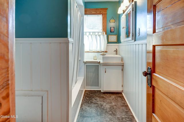 245 Brookside Avenue, Amsterdam, NY 12010