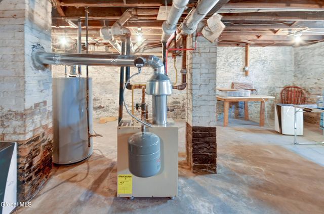 245 Brookside Avenue, Amsterdam, NY 12010