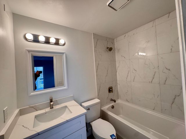 12 Lake Vista Trl Apt 203, Port St Lucie, FL 34952