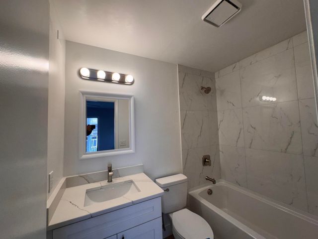 12 Lake Vista Trl Apt 203, Port St Lucie, FL 34952