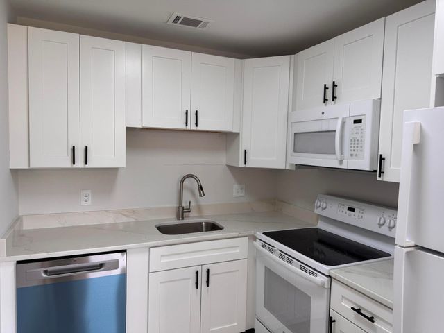 12 Lake Vista Trl Apt 203, Port St Lucie, FL 34952