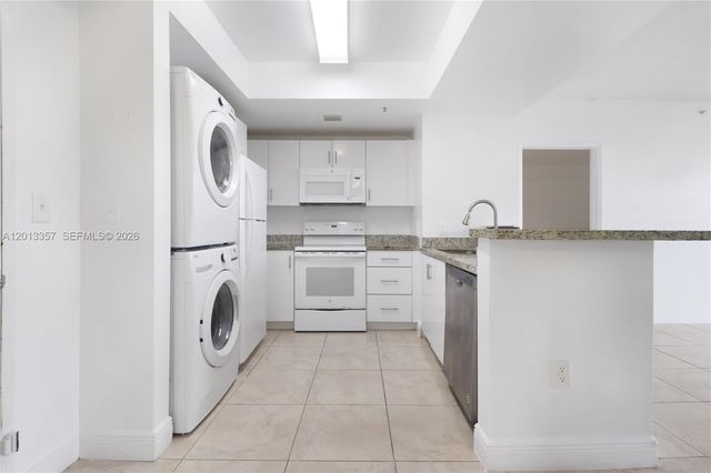 5085 NW 7th St 601, Miami, FL 33126