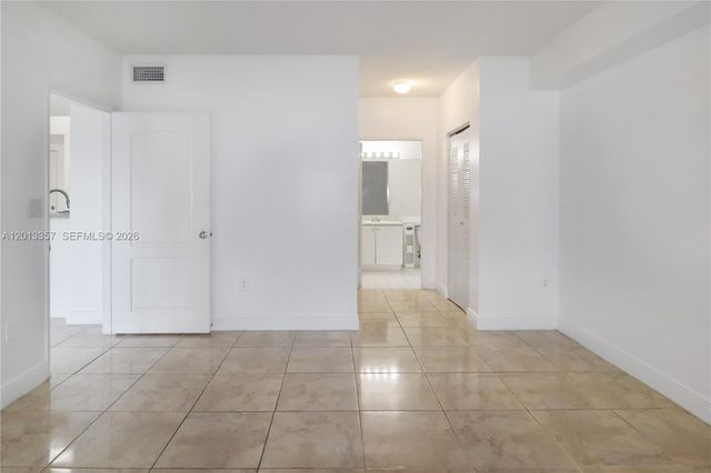 5085 NW 7th St 601, Miami, FL 33126