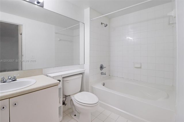 5085 NW 7th St 601, Miami, FL 33126