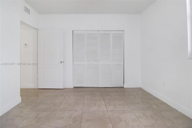5085 NW 7th St 601, Miami, FL 33126