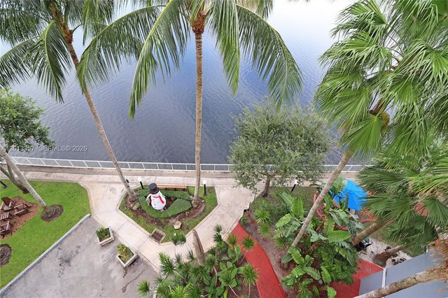 5085 NW 7th St 601, Miami, FL 33126