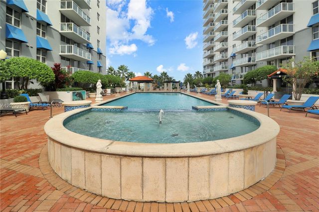 5085 NW 7th St 601, Miami, FL 33126