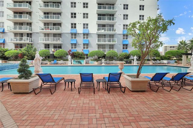 5085 NW 7th St 601, Miami, FL 33126