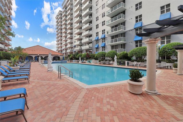 5085 NW 7th St 601, Miami, FL 33126