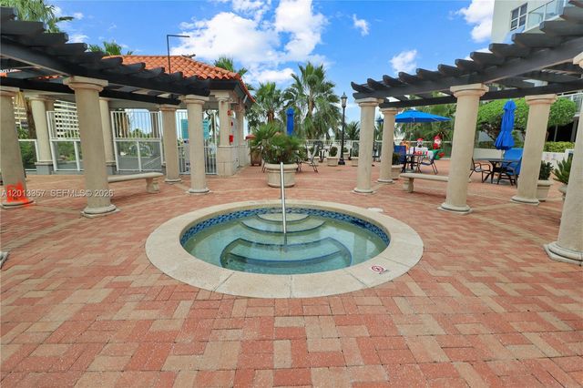 5085 NW 7th St 601, Miami, FL 33126