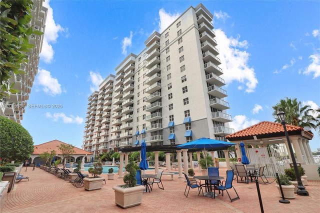 5085 NW 7th St 601, Miami, FL 33126