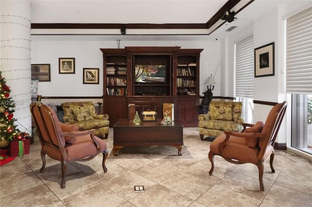 5085 NW 7th St 601, Miami, FL 33126
