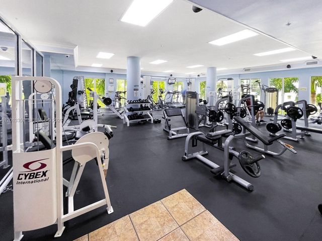5085 NW 7th St 601, Miami, FL 33126
