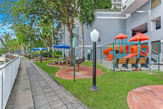 5085 NW 7th St 601, Miami, FL 33126