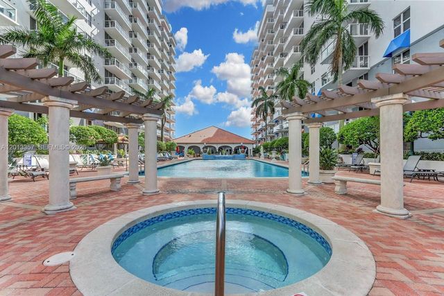 5085 NW 7th St 601, Miami, FL 33126