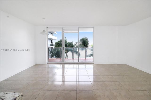 5085 NW 7th St 601, Miami, FL 33126